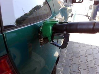 mixing-gasoline-and-diesel-fuel.jpg