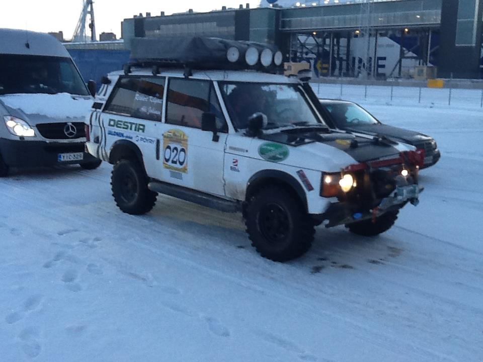 How to Thaw Frozen Gas Lines in a Car