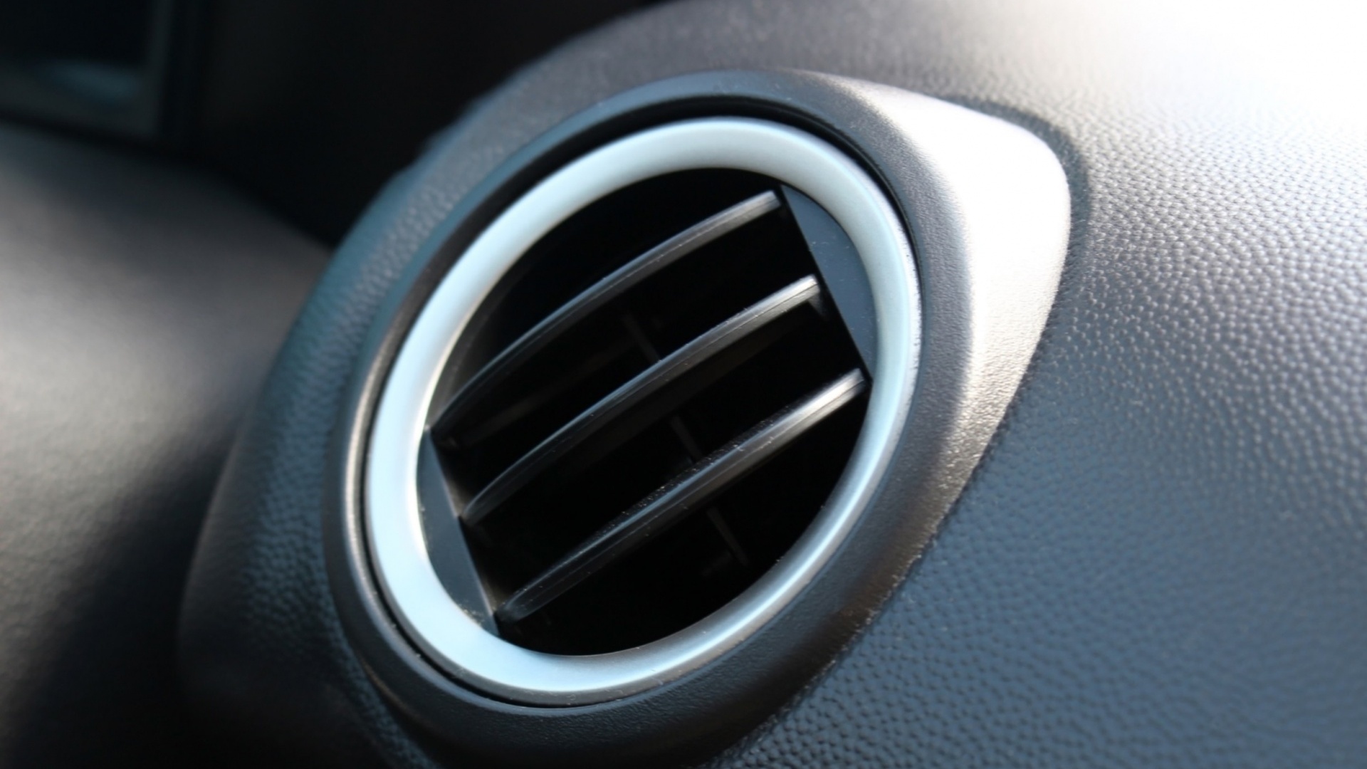 How to Maintain Your Car's Air Conditioner